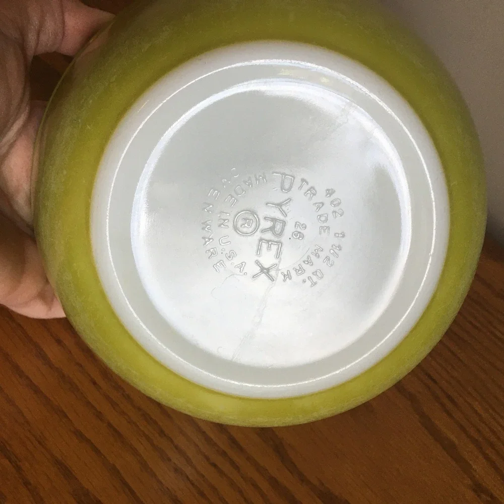 Vtg Pyrex 402 Avocado Green Verde 1.5 Quart Nesting Mixing Bowl Made In USA MCM